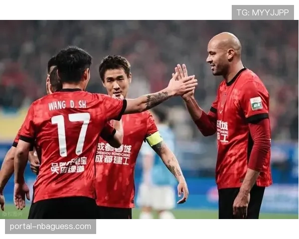 成都蓉城主帅谈领跑秘诀:边路进攻与阵容轮换是关键 成都蓉城主帅谈领跑秘诀:边路进攻与阵容轮换是关键